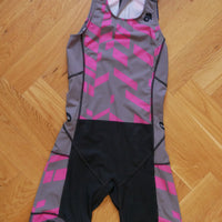 Apex Women Elite Tri Suit (grey-pink/back zipper)
